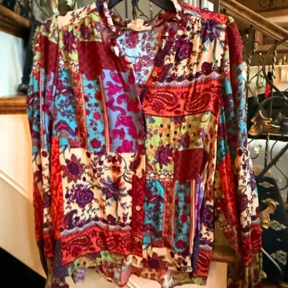 Easel NWOT Beautiful Multi Color.Elastic at sleeves & neck. S.Button front. - Picture 2 of 10